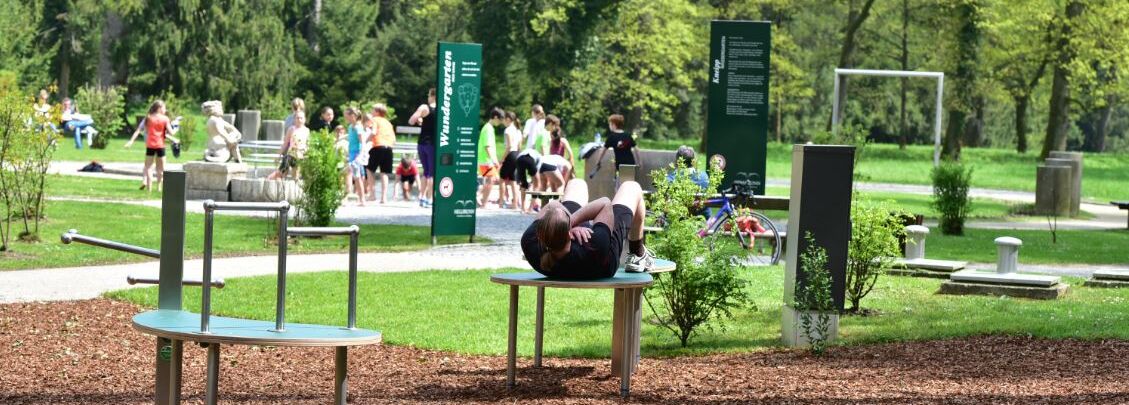 Fitnessparcours Hellbrunner Park Fitnessparcours im grünen Hellbrunner Park.