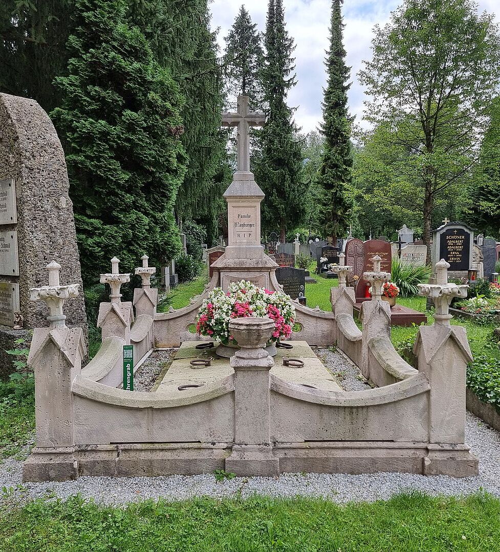 Ehrengrab Josef Mayburger