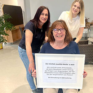 Gruppenfoto mit drei Frauen