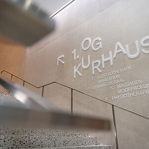 Der Aufgang zum Kurhaus im Paracelsusbad.