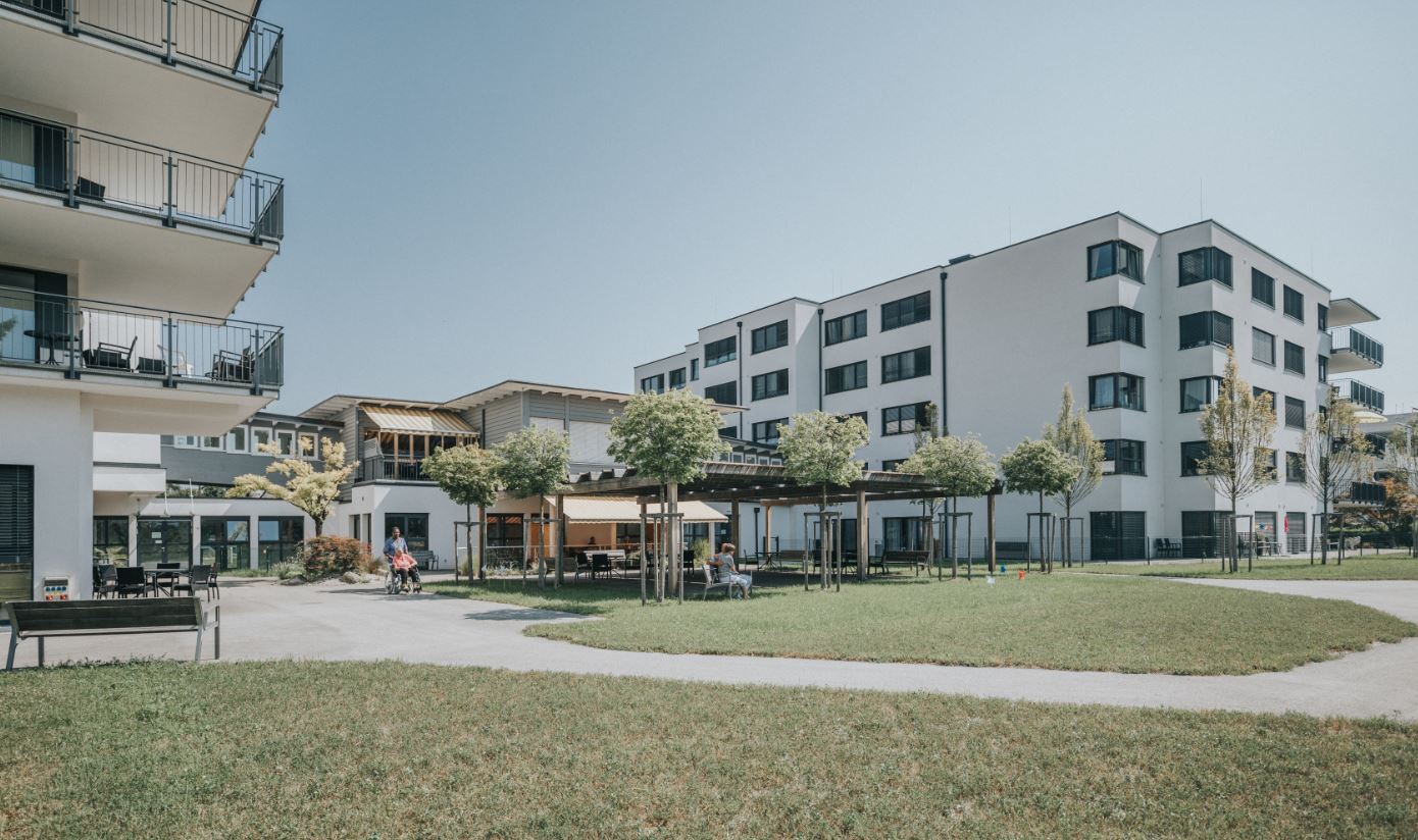 SWH Taxham mit Gartenund Spazierwege Seniorenwohnhaus Taxham mit Garten und Spazierwegen