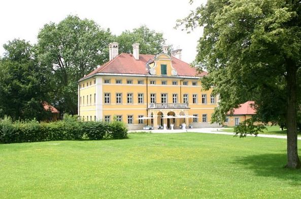 Schloss Frohnburg Schloss Frohnburg in wunderschönen Grün.