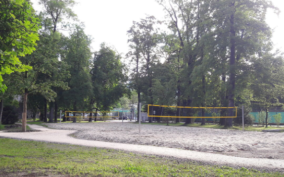 Runderneuerte Beachvolleyball-Anlage im Volksgarten