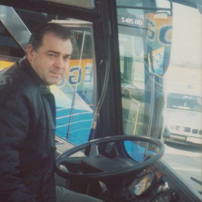 Mann in einem Reisebus